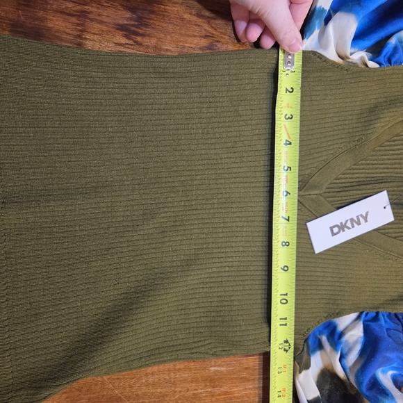 NWT DKNY Dark Olive Green Sweater Wkth Ink Swirl Patter Sleeves - Picture 7 of 8